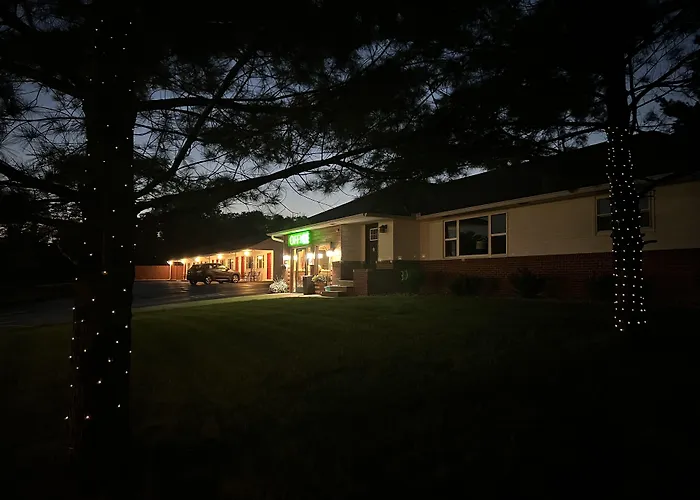 All Star Inn & Suites